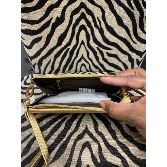 Faux Leather Gold Emblem Wallet - Picture 3 of 6